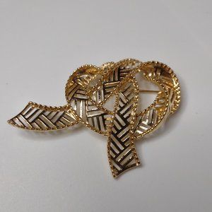 Pretty Gold Tone Metal Bow Brooch